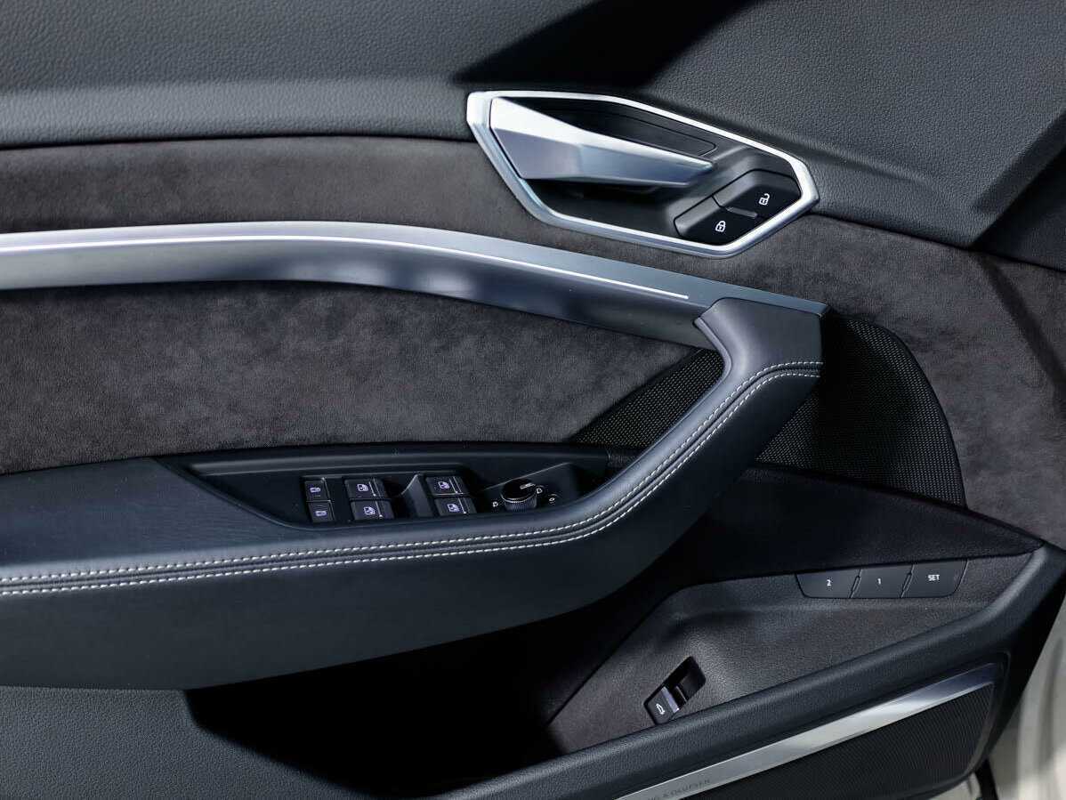 Купить Audi e-tron с пробегом. Фото: #14
