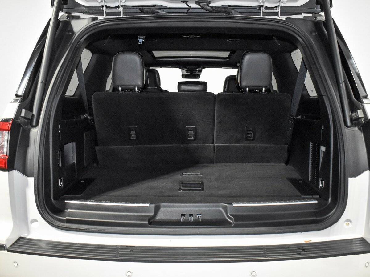 Купить Lincoln Navigator с пробегом. Фото: #26