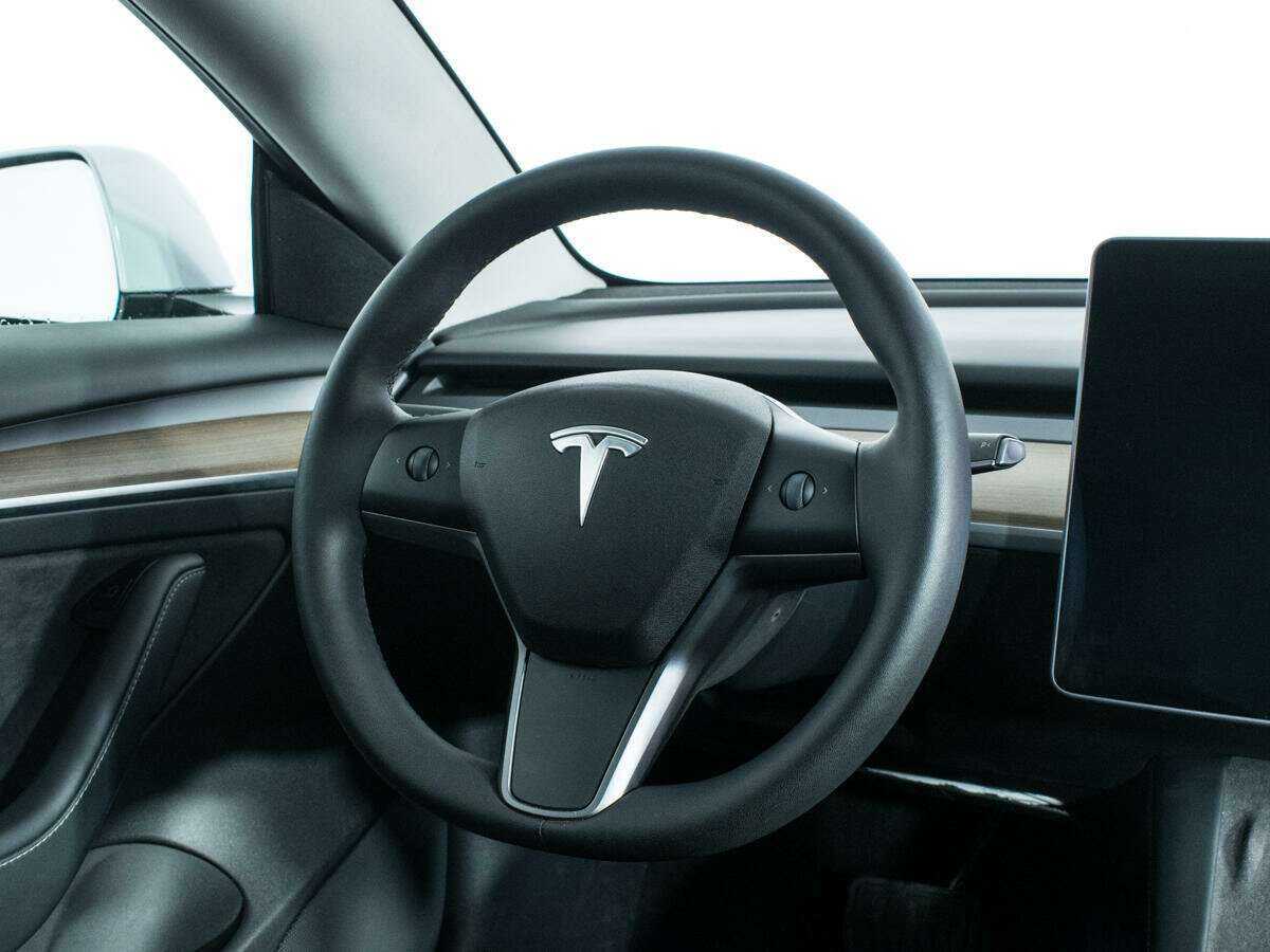 Купить Tesla Model 3 с пробегом. Фото: #13