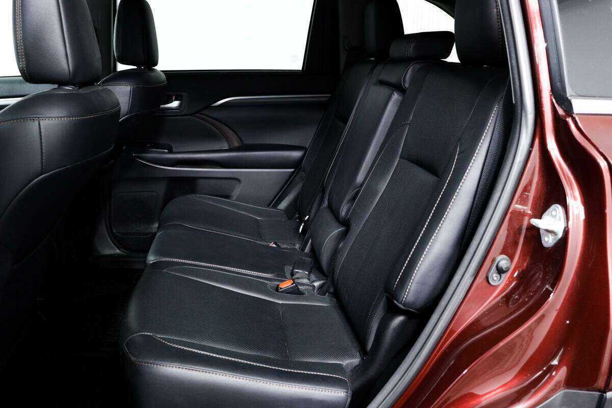 Купить Toyota Highlander с пробегом. Фото: #11