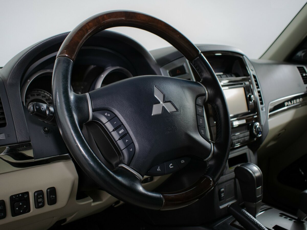 Купить Mitsubishi Pajero с пробегом. Фото: #12