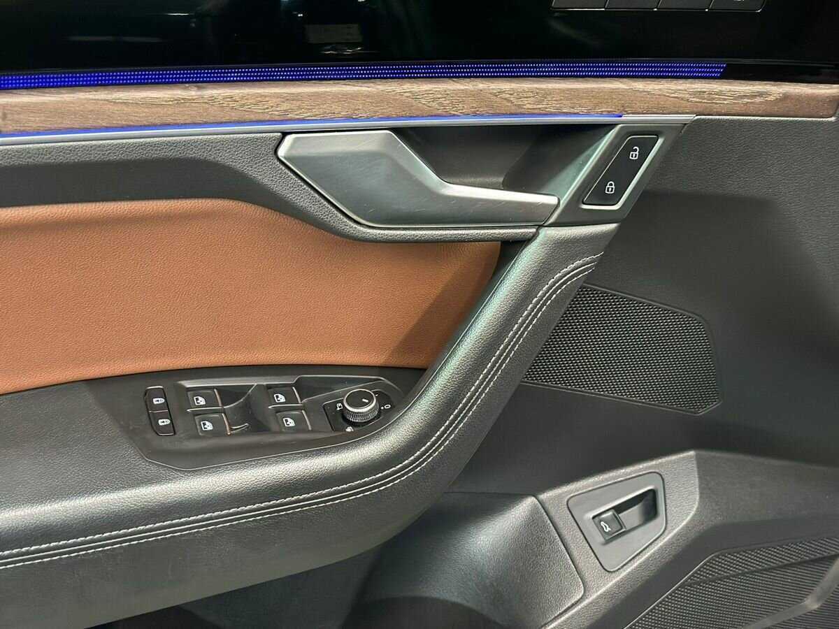 Купить Volkswagen Touareg с пробегом. Фото: #17