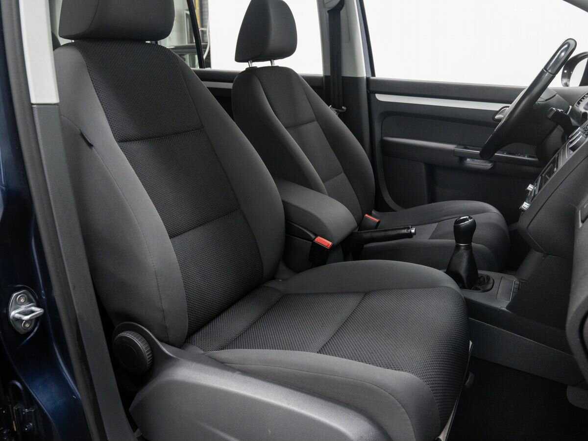 Купить Volkswagen Touran с пробегом. Фото: #8