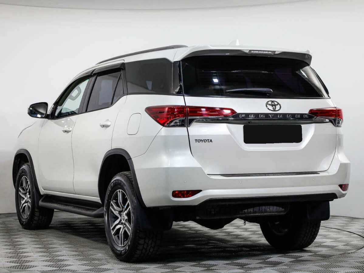 Купить Toyota Fortuner с пробегом. Фото: #5
