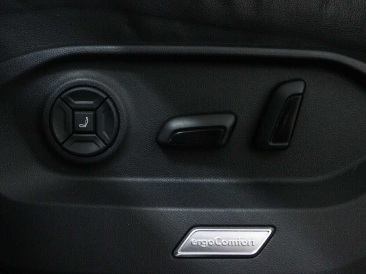 Купить Volkswagen Touareg с пробегом. Фото: #16