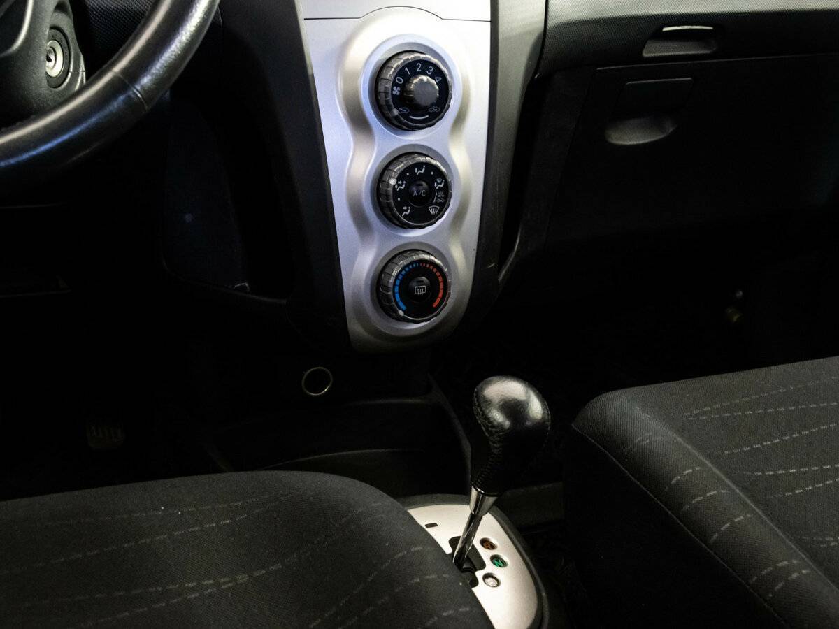 Купить Toyota Yaris с пробегом. Фото: #10