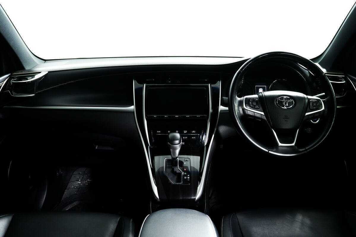 Купить Toyota Harrier с пробегом. Фото: #10