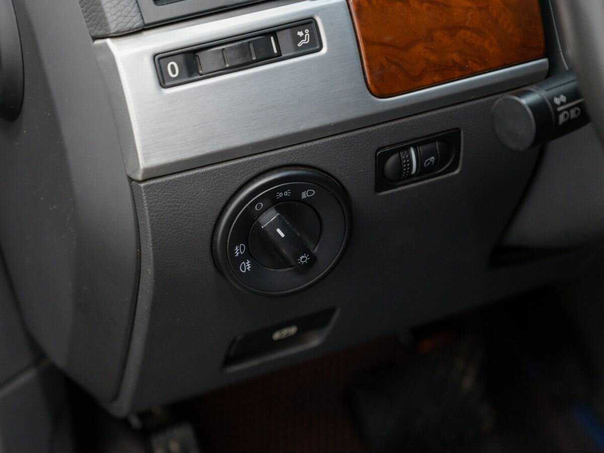 Купить Volkswagen Touareg с пробегом. Фото: #15