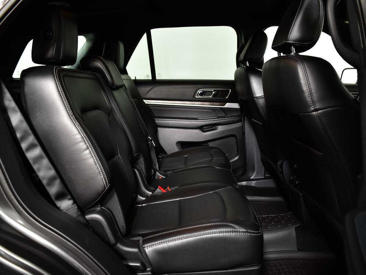 Купить Ford Explorer с пробегом. Фото: #9