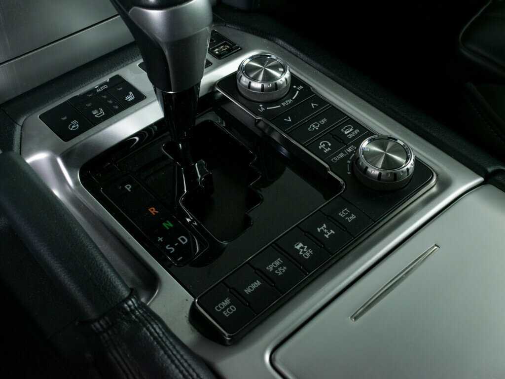 Купить Toyota Land Cruiser с пробегом. Фото: #17
