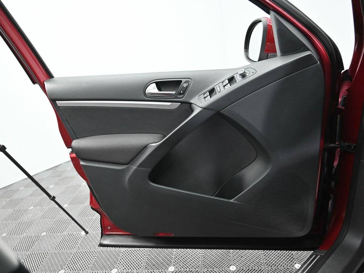 Купить Volkswagen Tiguan с пробегом. Фото: #5
