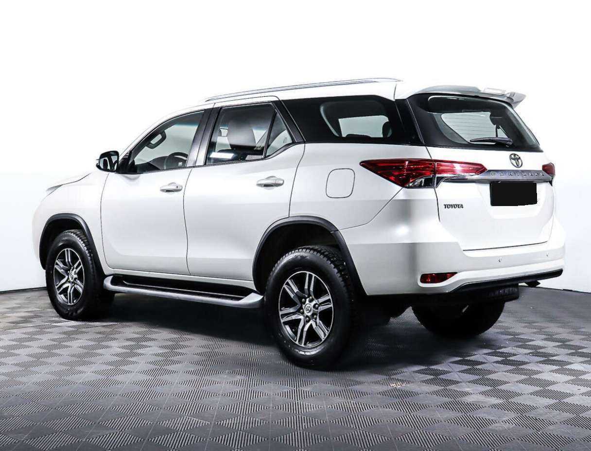 Купить Toyota Fortuner с пробегом. Фото: #6