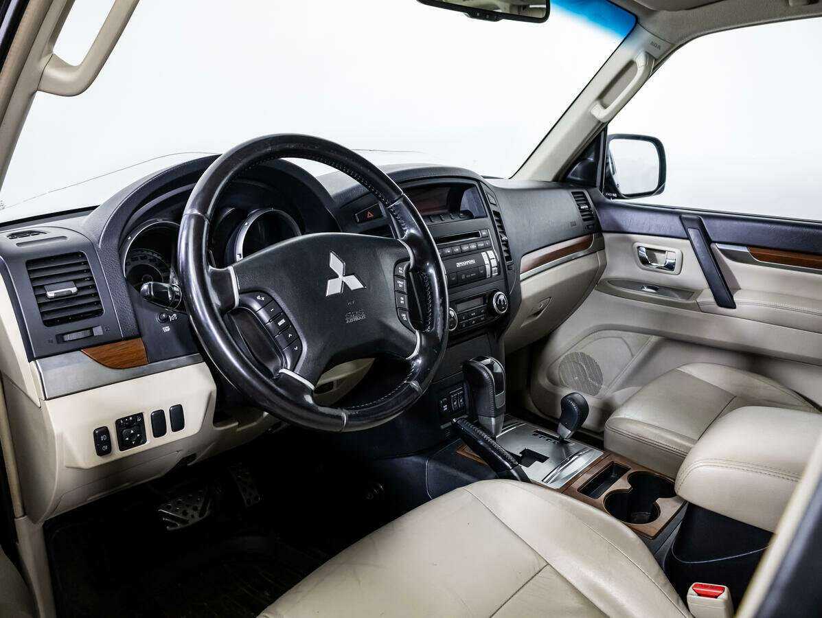 Купить Mitsubishi Pajero с пробегом. Фото: #10