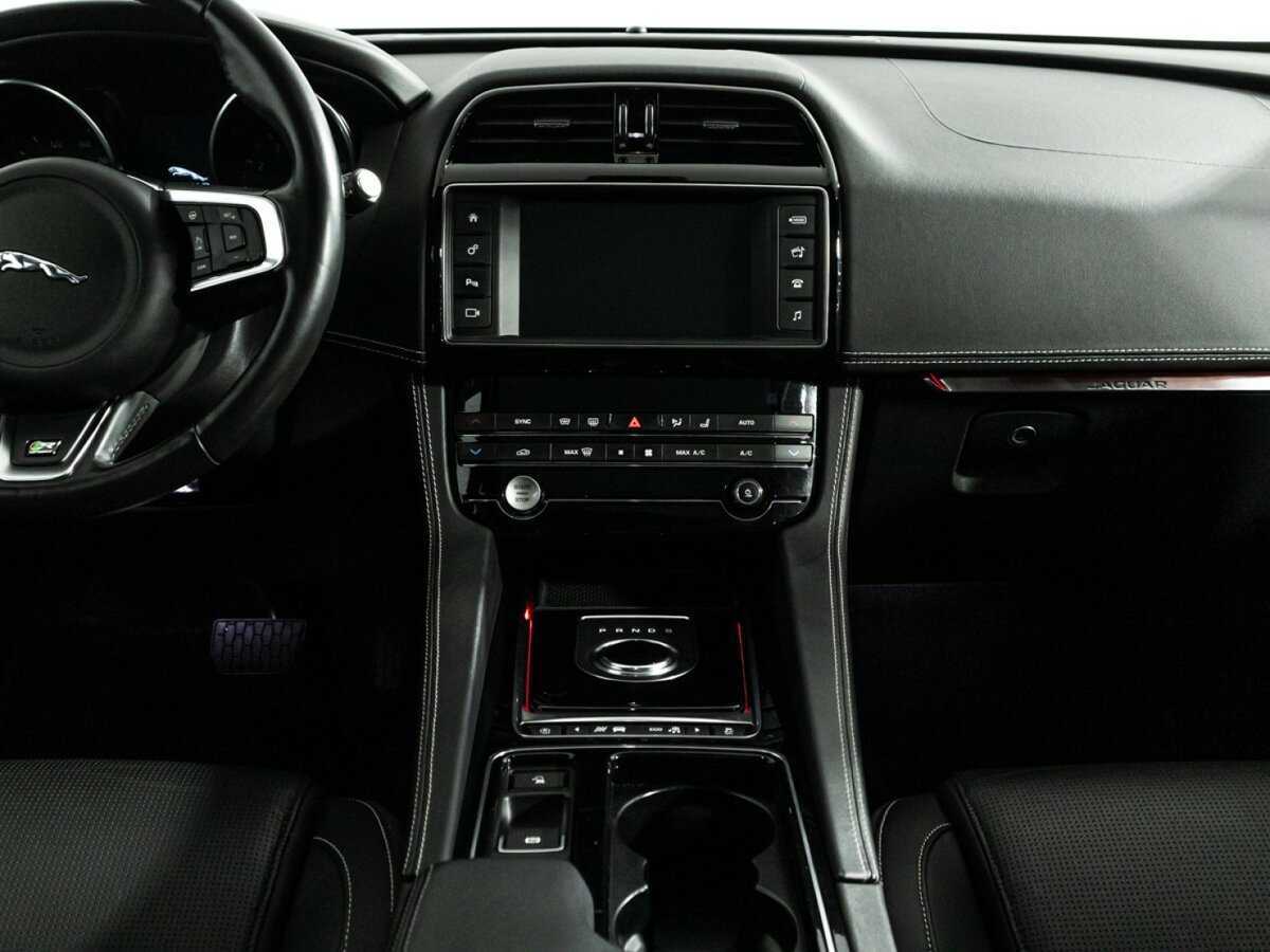Купить Jaguar F-Pace с пробегом. Фото: #13