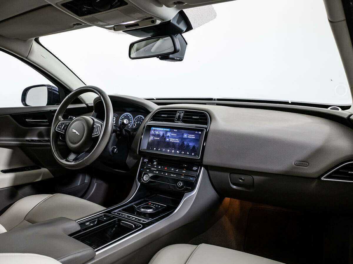 Купить Jaguar XE с пробегом. Фото: #8