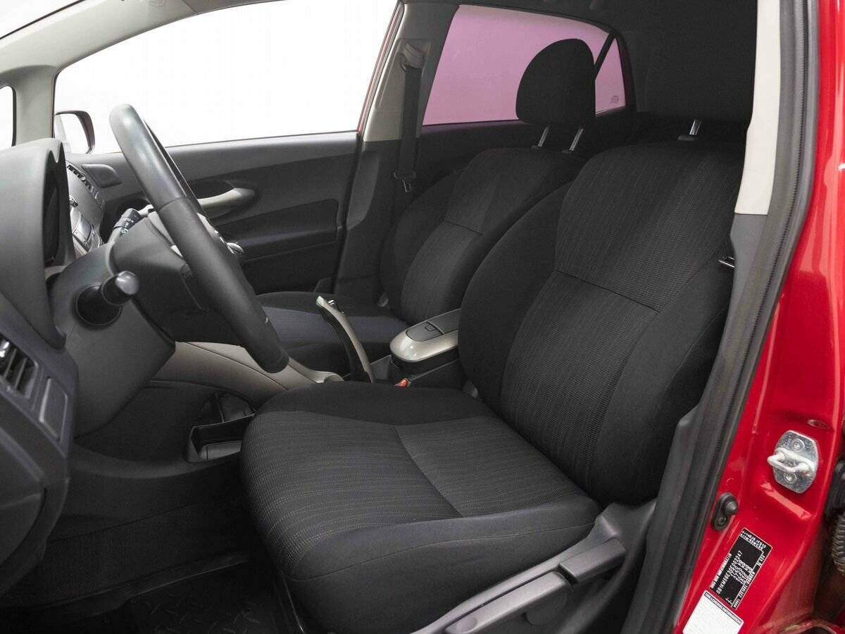Купить Toyota Auris с пробегом. Фото: #7