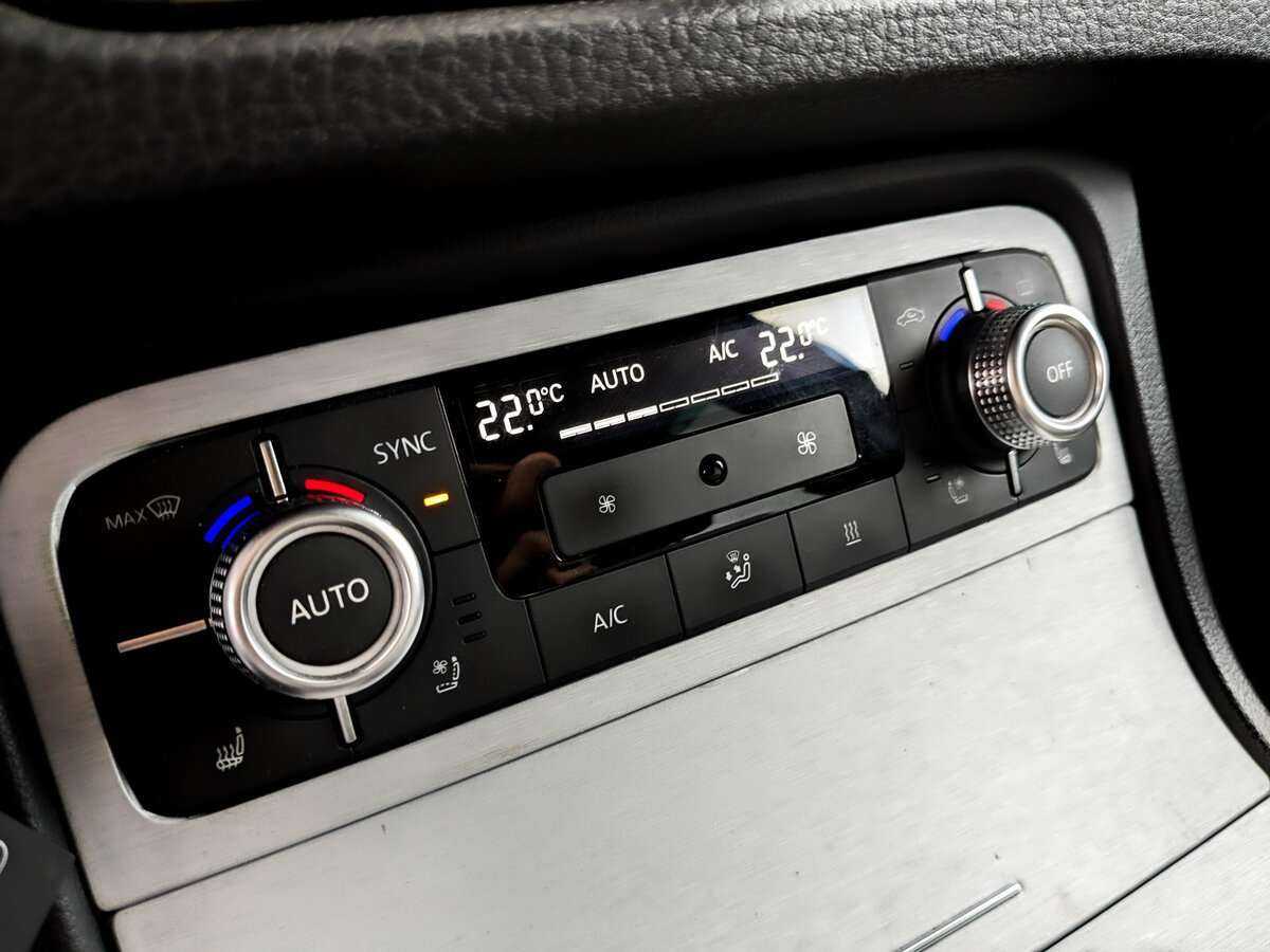 Купить Volkswagen Touareg с пробегом. Фото: #22