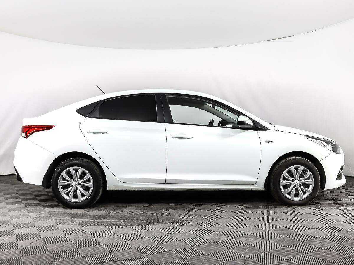 Купить Hyundai Solaris с пробегом. Фото: #2