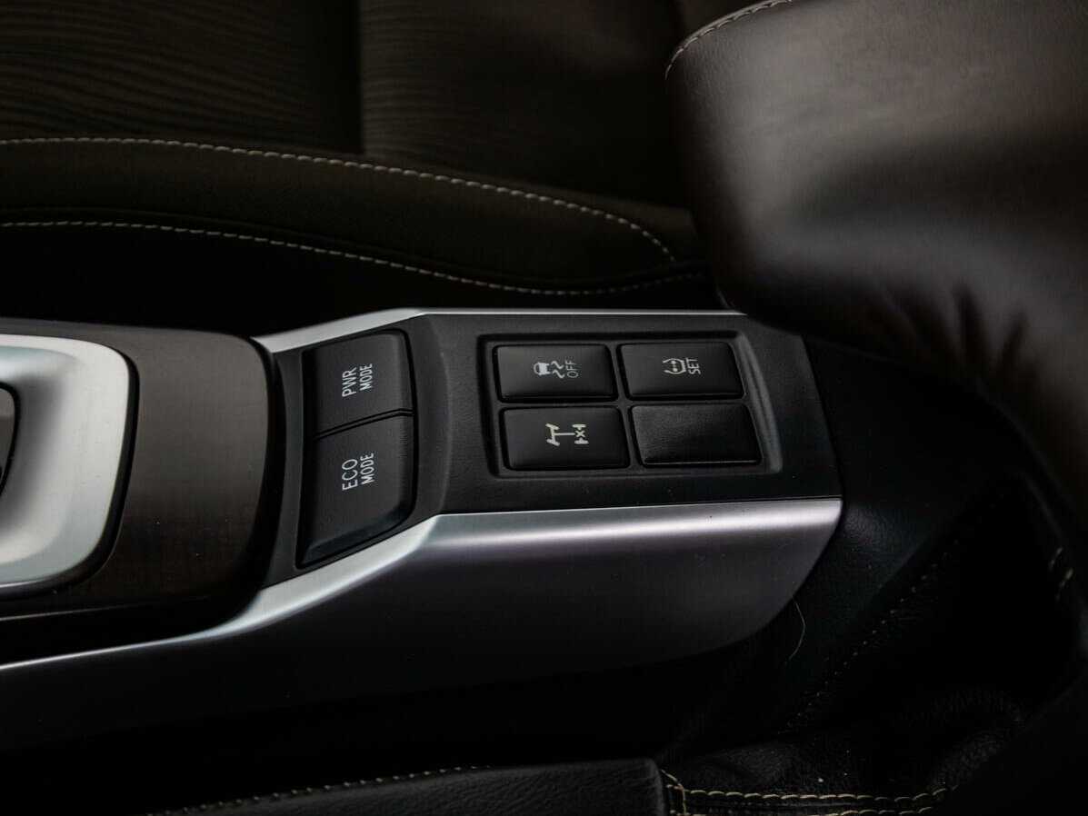 Купить Toyota Fortuner с пробегом. Фото: #15