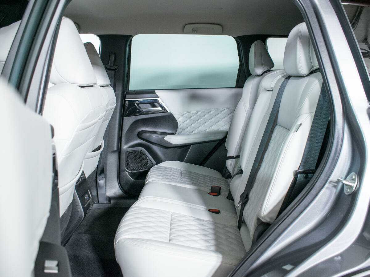 Купить Mitsubishi Outlander с пробегом. Фото: #9