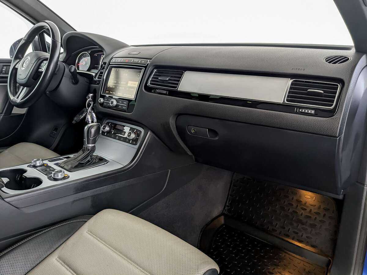 Купить Volkswagen Touareg с пробегом. Фото: #8