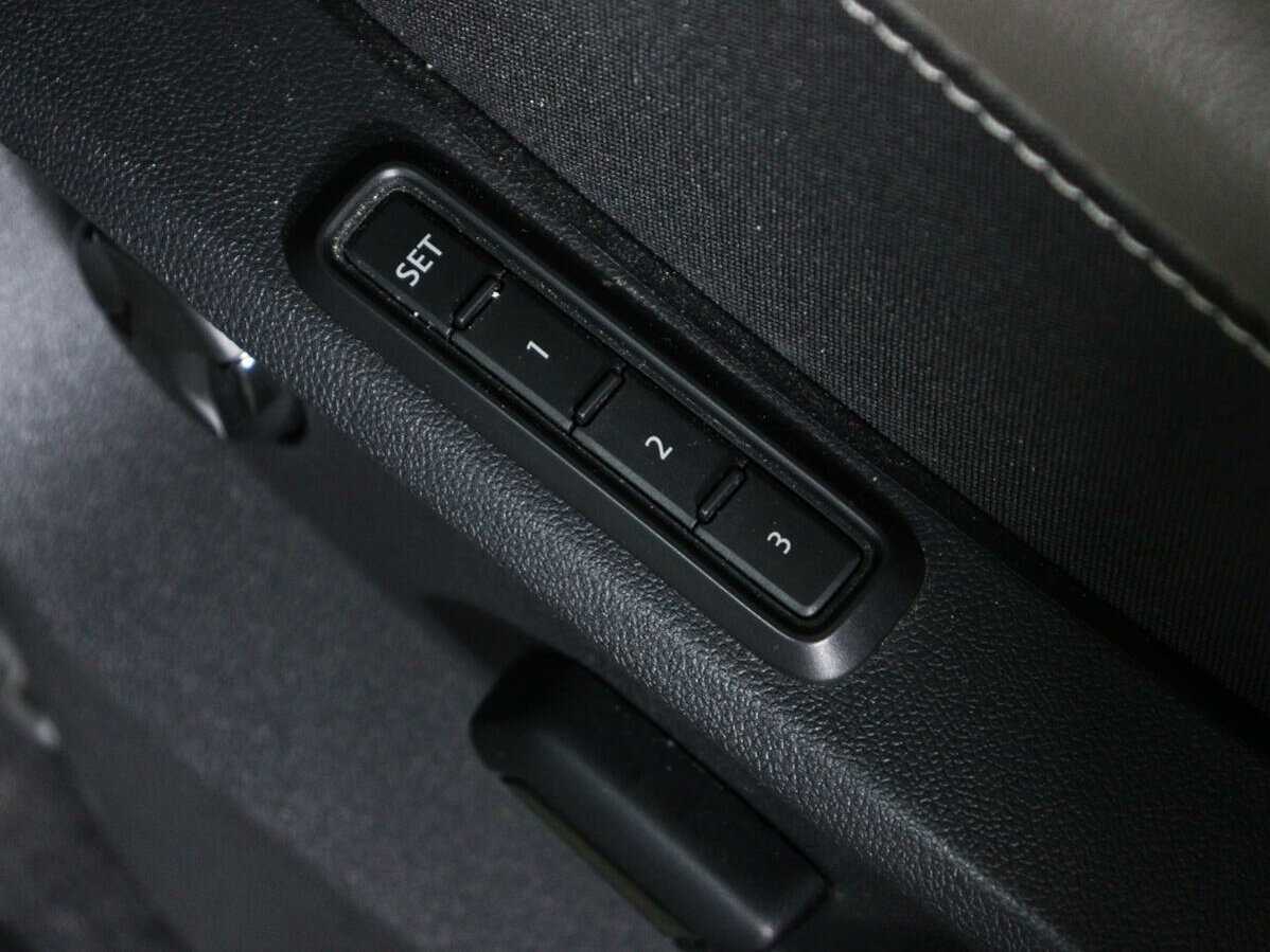 Купить Volkswagen Teramont с пробегом. Фото: #13