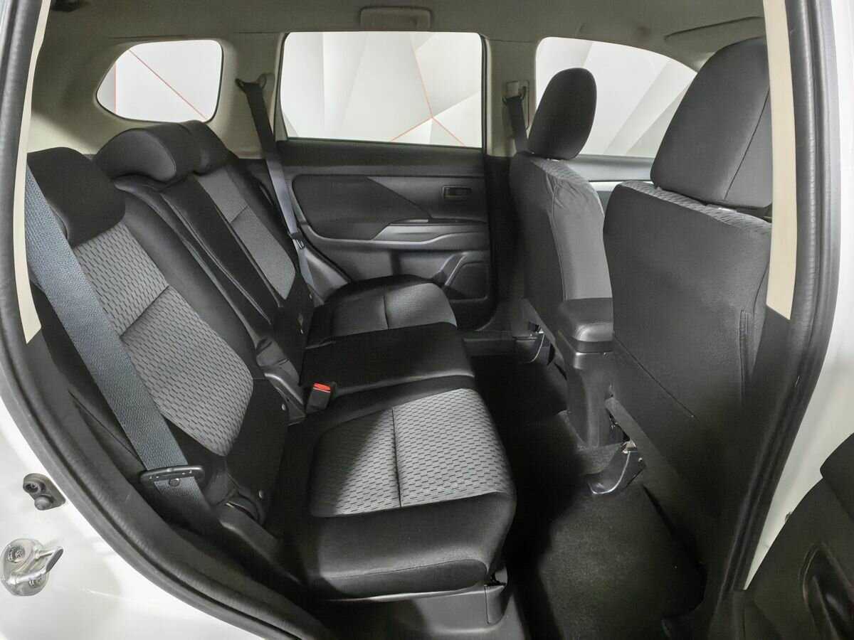Купить Mitsubishi Outlander с пробегом. Фото: #11