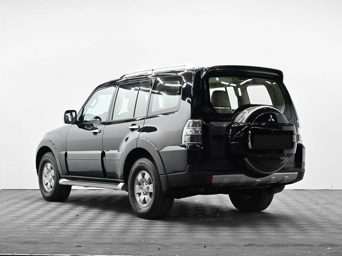 Купить Mitsubishi Pajero с пробегом. Фото: #2
