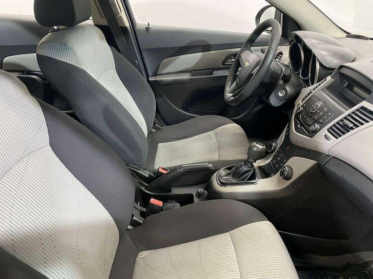 Купить Chevrolet Cruze с пробегом. Фото: #9