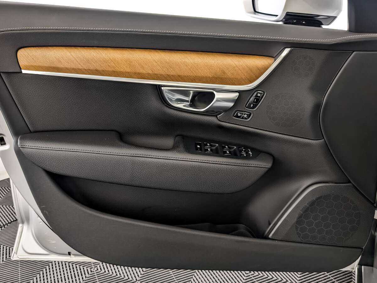 Купить Volvo S90 с пробегом. Фото: #16
