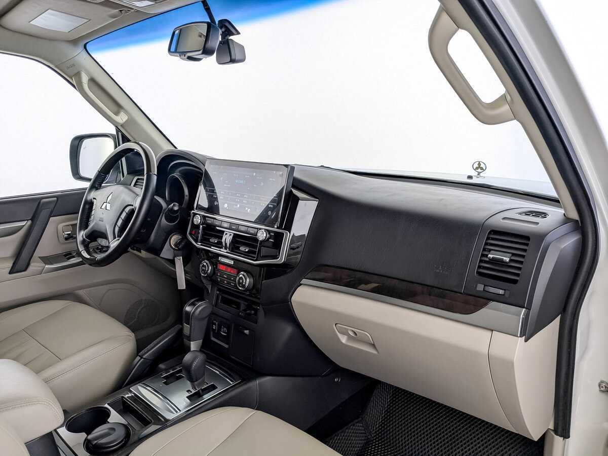 Купить Mitsubishi Pajero с пробегом. Фото: #10