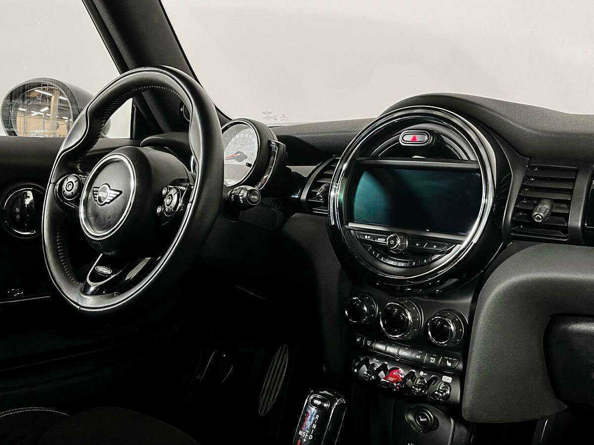 Купить Mini Hatch с пробегом. Фото: #6