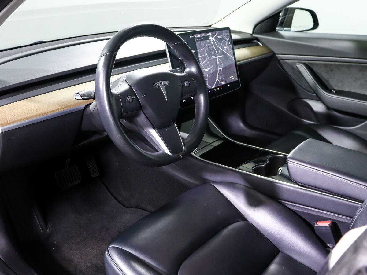 Купить Tesla Model 3 с пробегом. Фото: #11