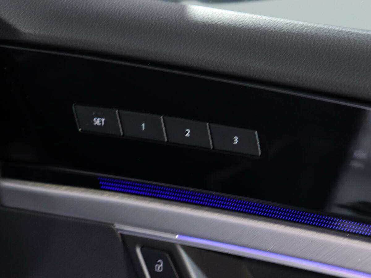 Купить Volkswagen Touareg с пробегом. Фото: #13