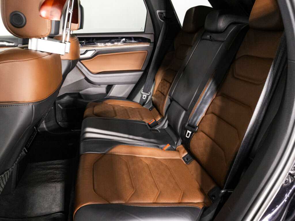 Купить Volkswagen Touareg с пробегом. Фото: #9