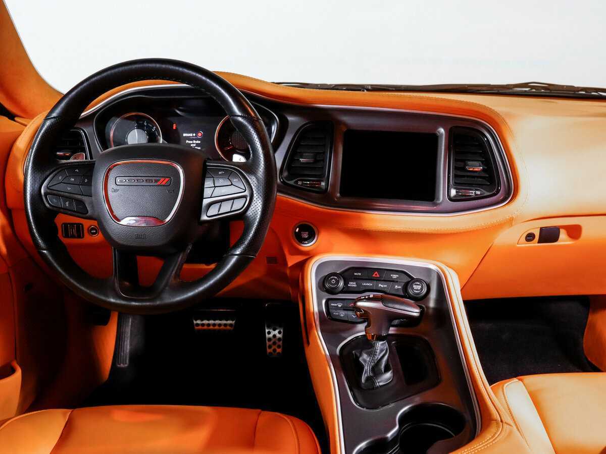 Купить Dodge Challenger с пробегом. Фото: #11