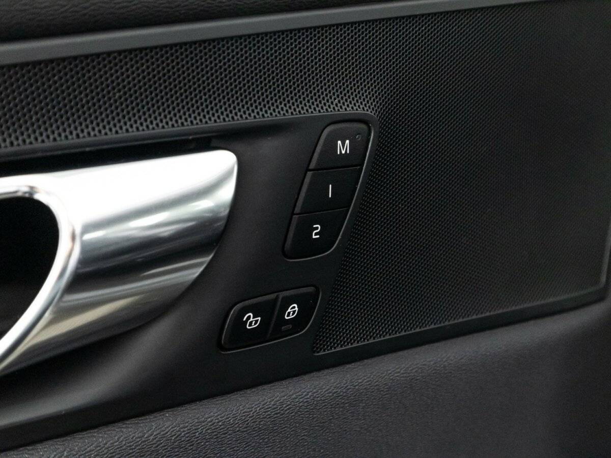 Купить Volvo XC60 с пробегом. Фото: #17