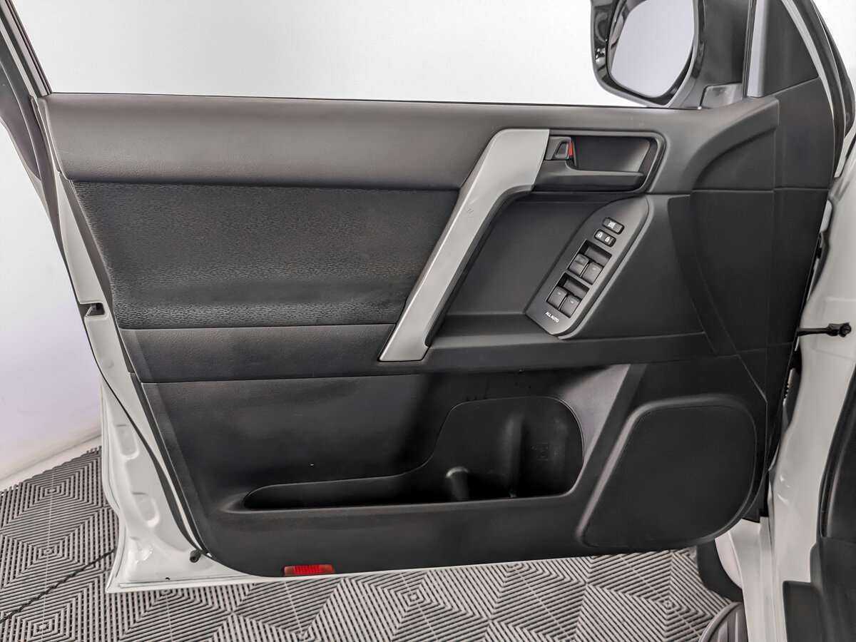 Купить Toyota Land Cruiser Prado с пробегом. Фото: #14