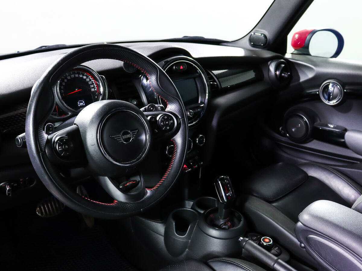 Купить Mini Hatch с пробегом. Фото: #11