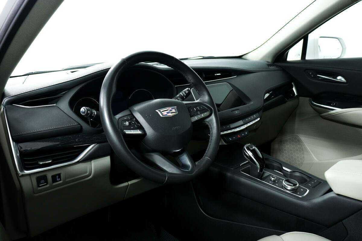 Купить Cadillac XT4 с пробегом. Фото: #12