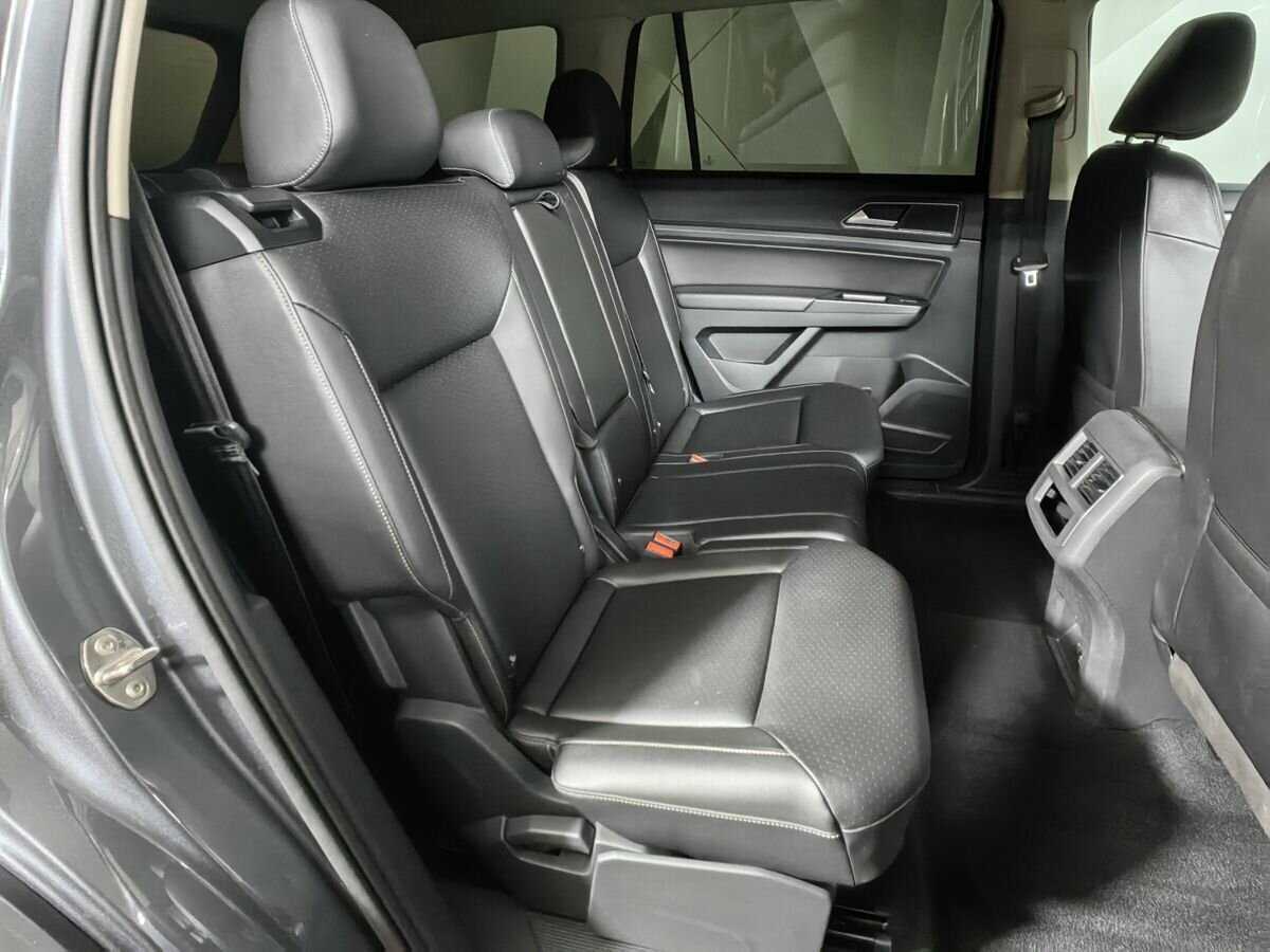 Купить Volkswagen Teramont с пробегом. Фото: #11