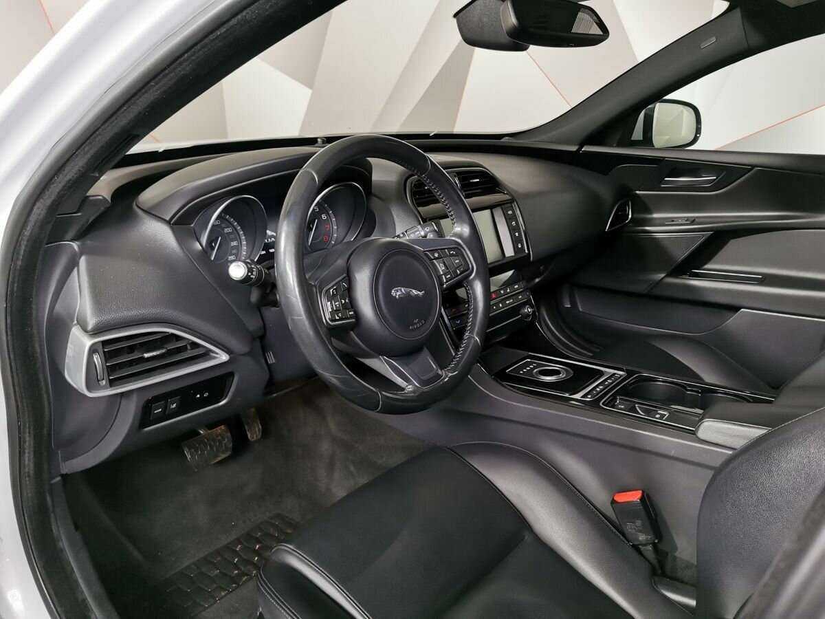 Купить Jaguar XE с пробегом. Фото: #13