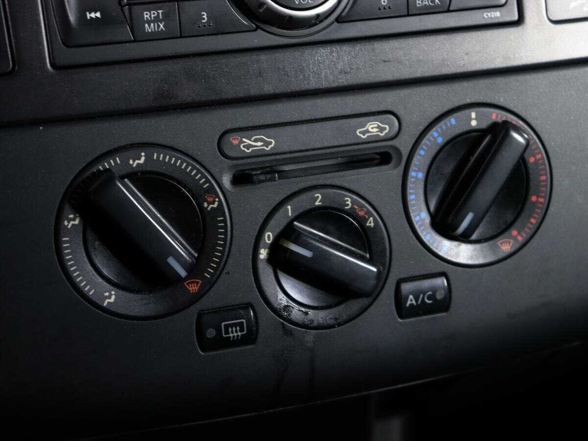 Купить Nissan Tiida с пробегом. Фото: #13