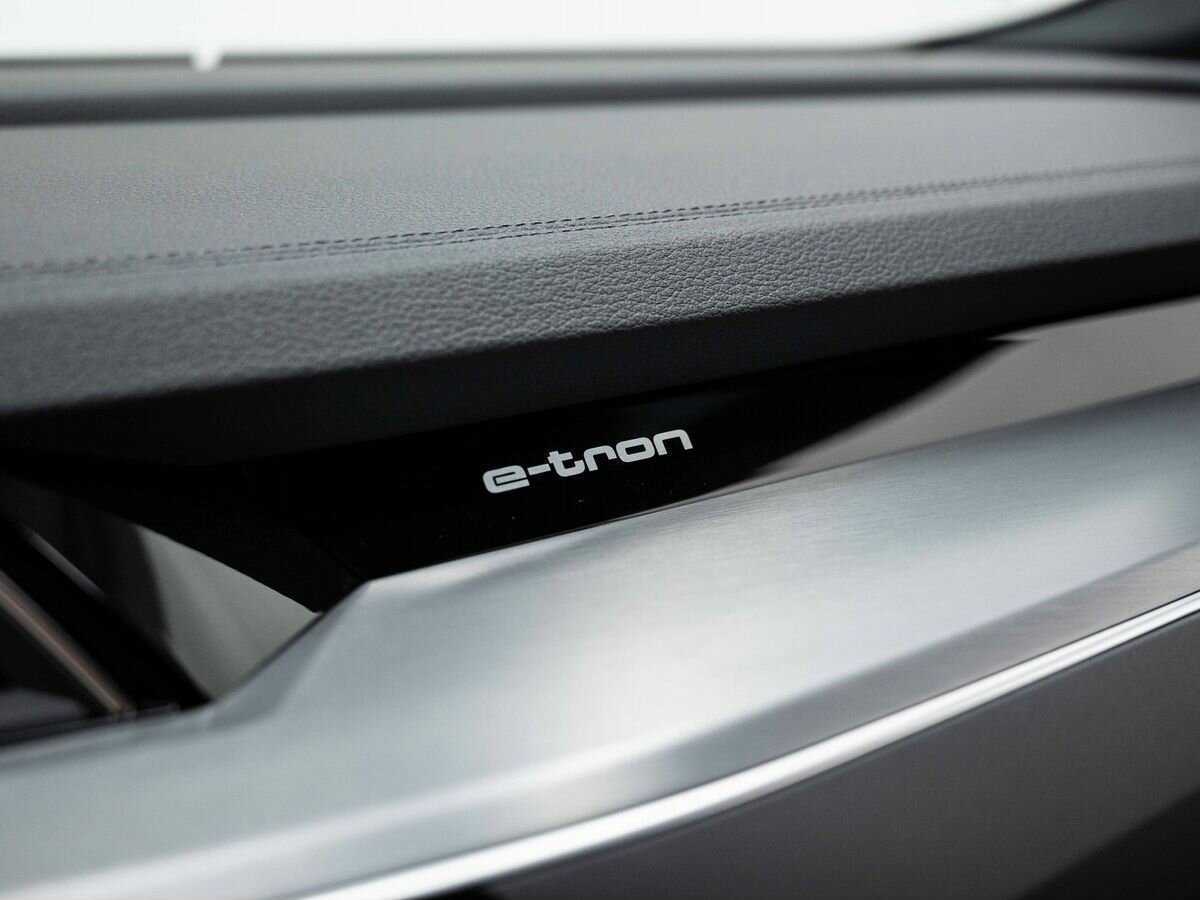 Купить Audi e-tron с пробегом. Фото: #27
