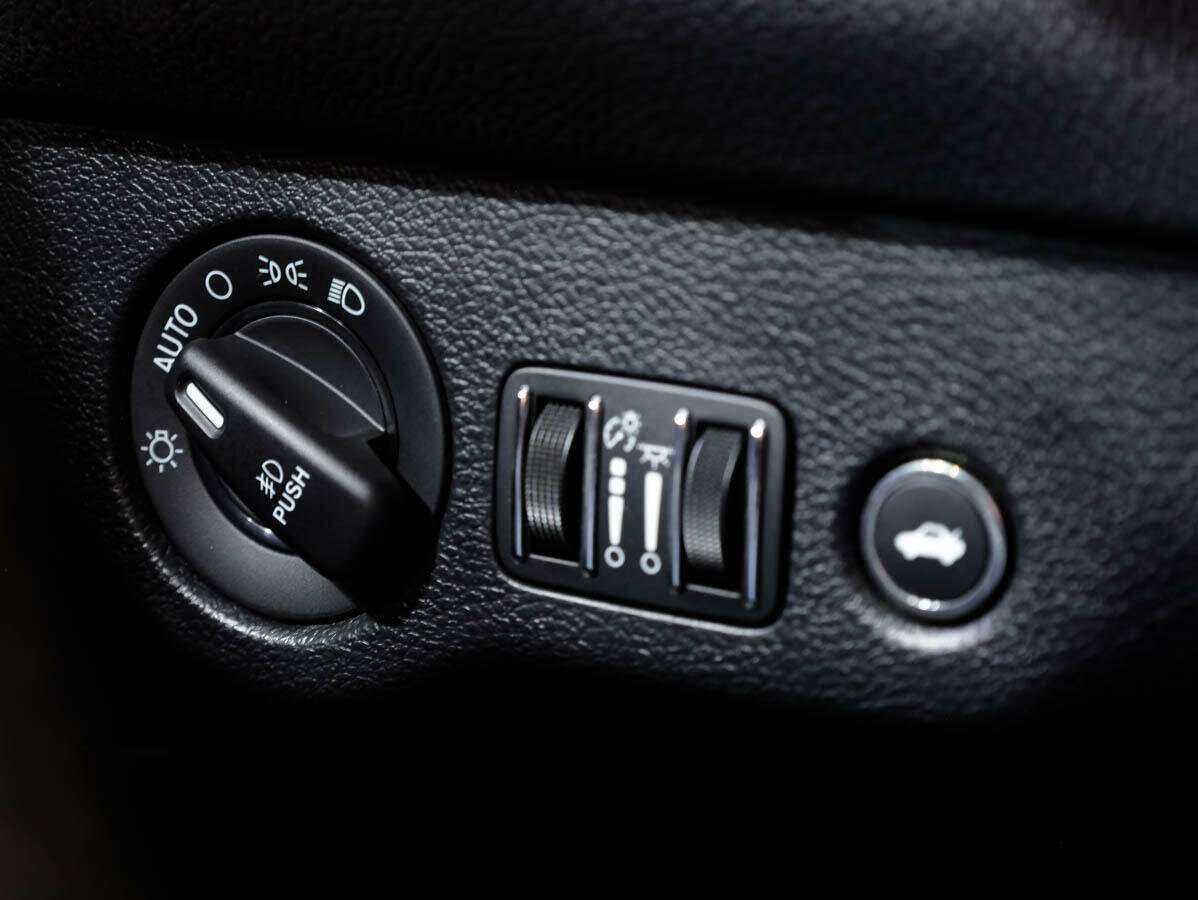 Купить Dodge Challenger с пробегом. Фото: #14