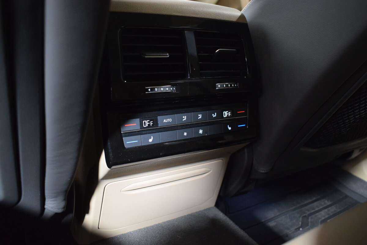 Купить Volkswagen Touareg с пробегом. Фото: #26