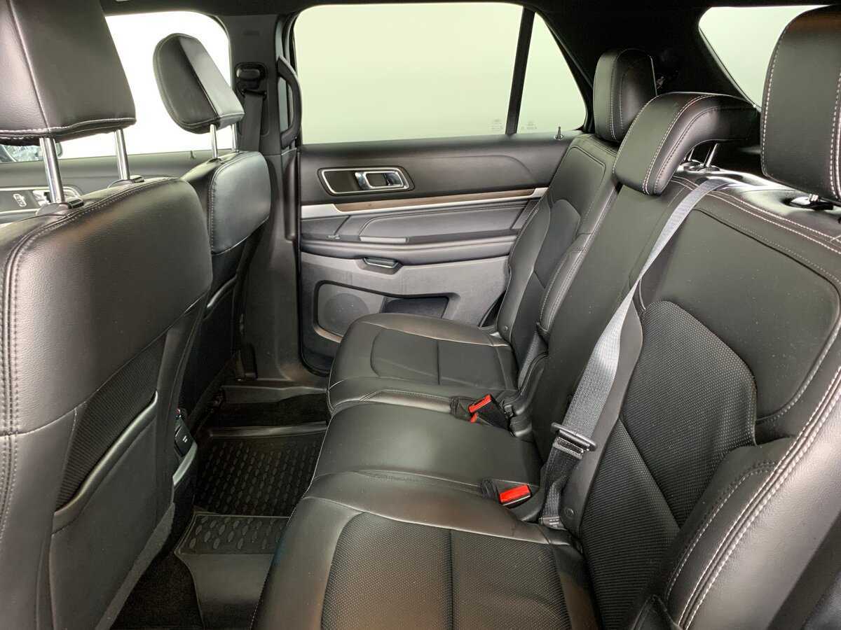 Купить Ford Explorer с пробегом. Фото: #18