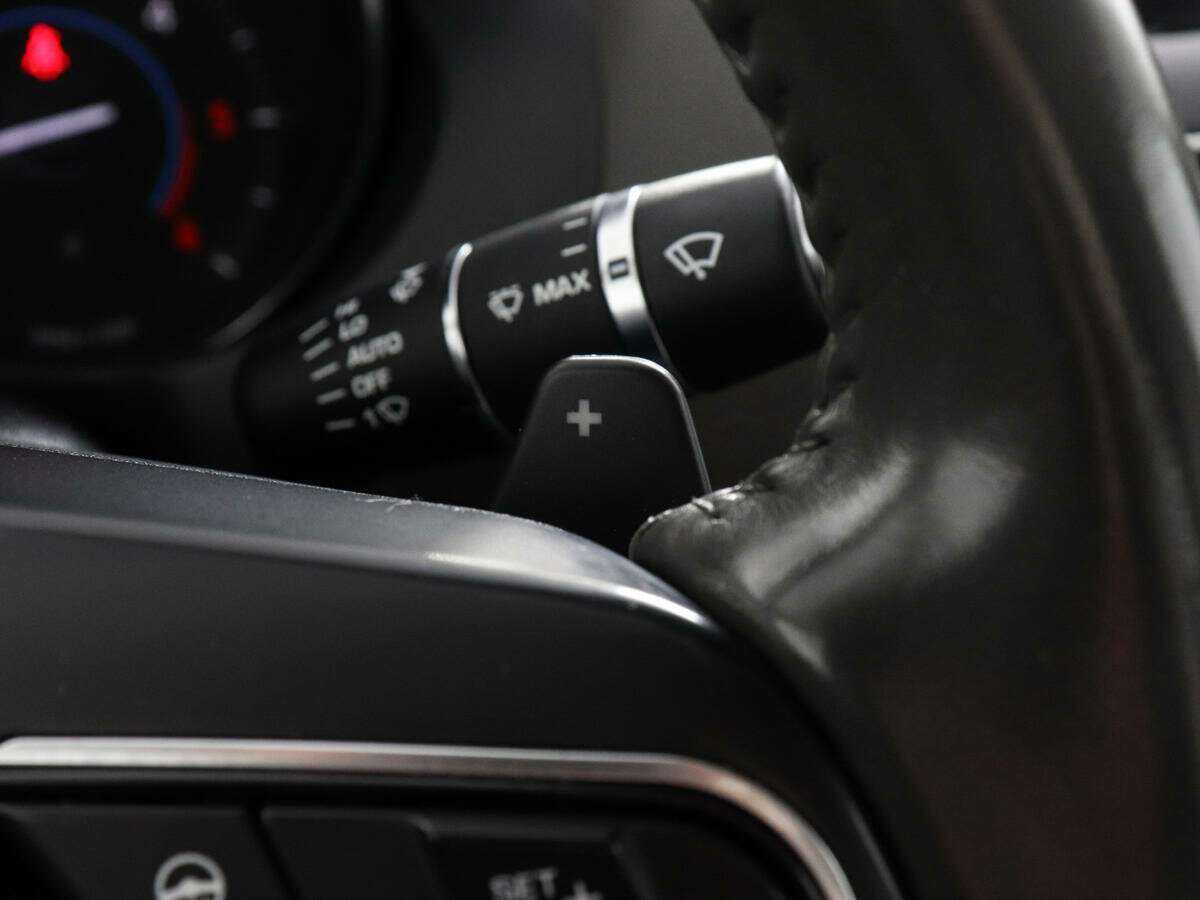 Купить Jaguar XE с пробегом. Фото: #10