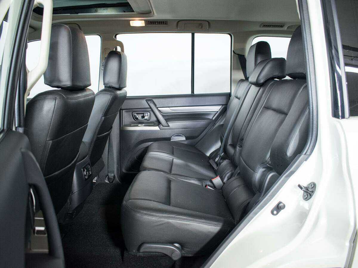 Купить Mitsubishi Pajero с пробегом. Фото: #9