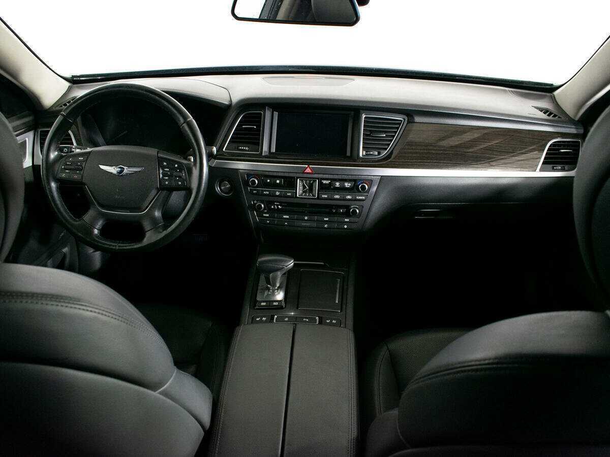 Купить Genesis G80 с пробегом. Фото: #11
